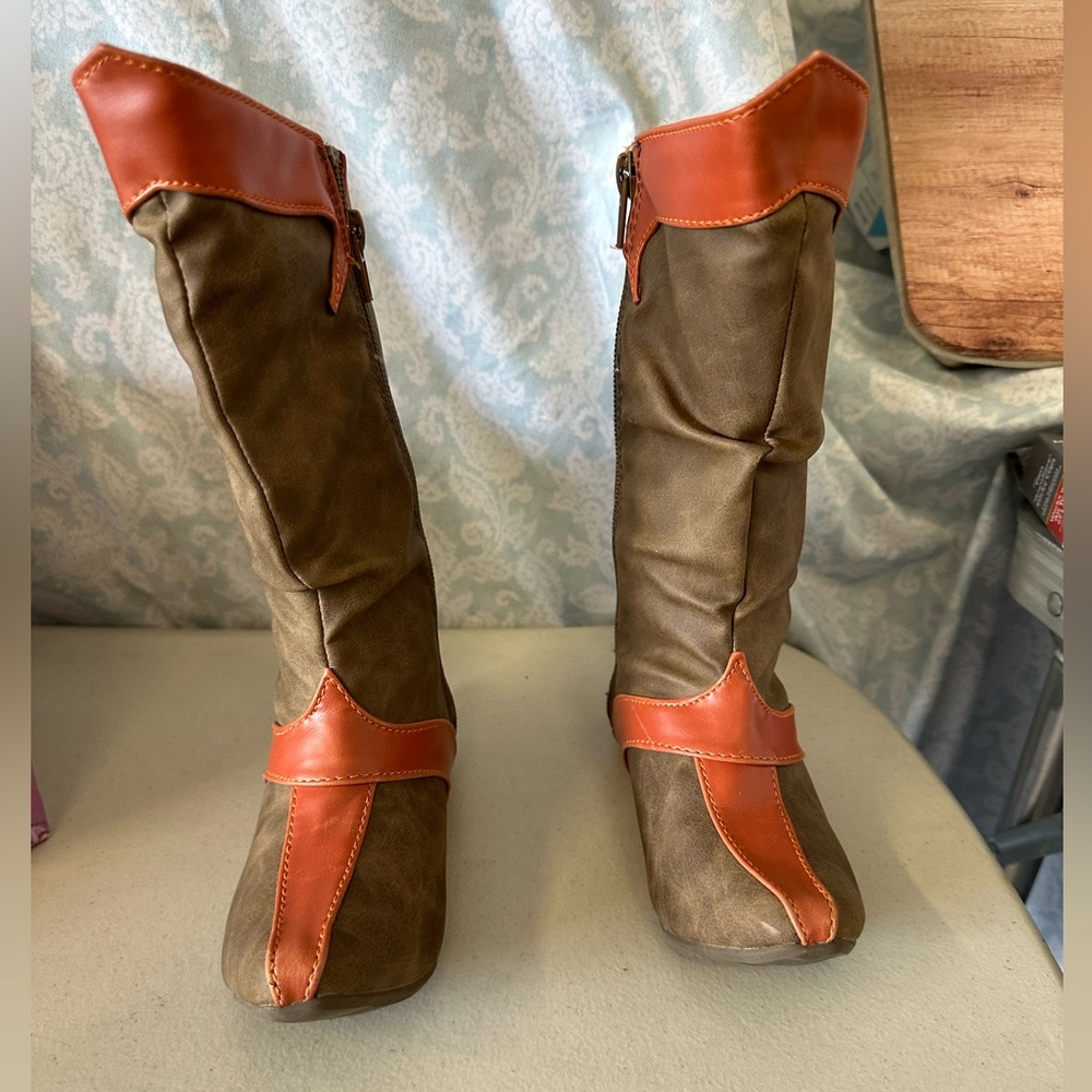 Girls Disney Aladdin boots